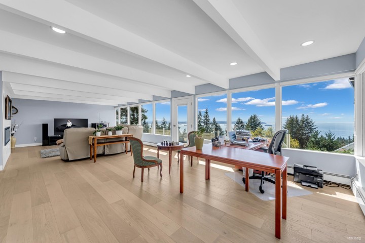 Photo 8 at 2755 Skilift Place, Chelsea Park, West Vancouver