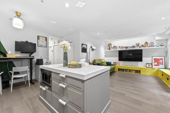 Photo 12 at 7605 Yukon Street, Marpole, Vancouver West