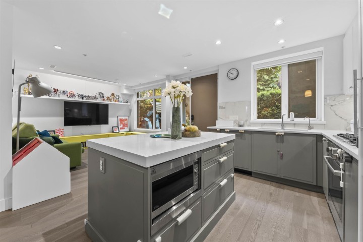 Photo 14 at 7605 Yukon Street, Marpole, Vancouver West