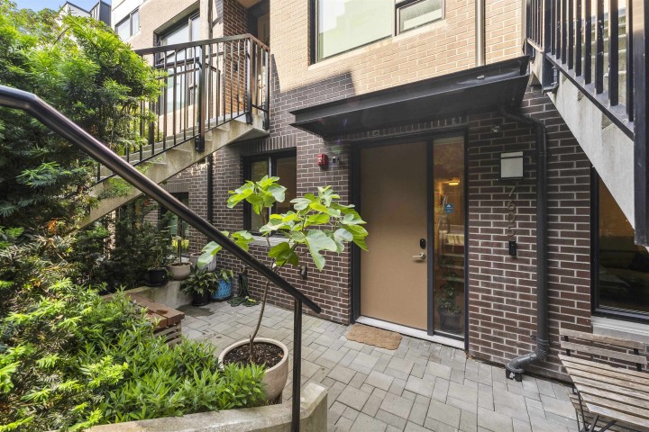 Photo 4 at 7605 Yukon Street, Marpole, Vancouver West