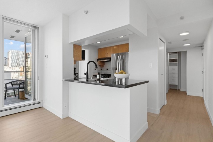 Photo 13 at 2106 - 1199 Marinaside Crescent, Yaletown, Vancouver West