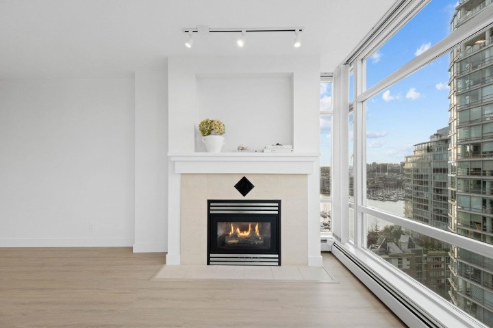 Photo 7 at 2106 - 1199 Marinaside Crescent, Yaletown, Vancouver West