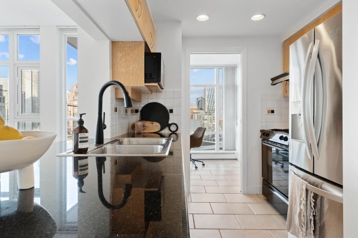 Photo 15 at 2106 - 1199 Marinaside Crescent, Yaletown, Vancouver West