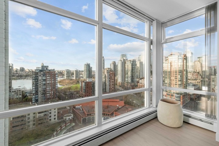 Photo 8 at 2106 - 1199 Marinaside Crescent, Yaletown, Vancouver West