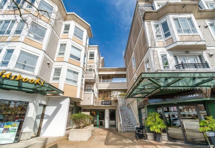Photo 2 at 307 - 2545 W Broadway, Kitsilano, Vancouver West