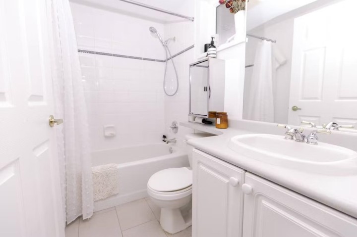 Photo 13 at 307 - 2545 W Broadway, Kitsilano, Vancouver West