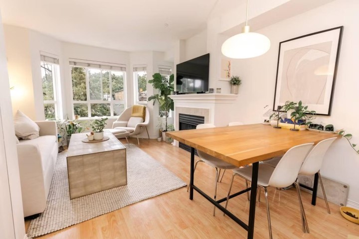 Photo 1 at 307 - 2545 W Broadway, Kitsilano, Vancouver West