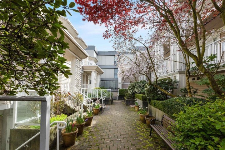 Photo 4 at 307 - 2545 W Broadway, Kitsilano, Vancouver West