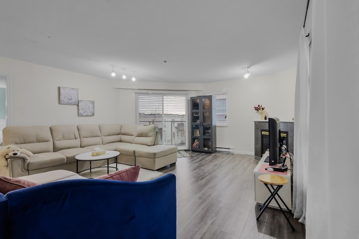 Photo 4 at 64 - 2727 E Kent Avenue North, South Marine, Vancouver East