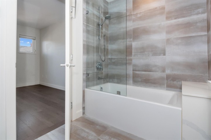 Photo 7 at 765 W 42nd Avenue, Oakridge VW, Vancouver West