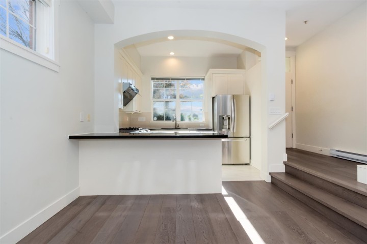 Photo 3 at 765 W 42nd Avenue, Oakridge VW, Vancouver West