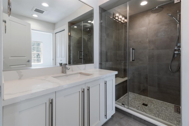 Photo 10 at 765 W 42nd Avenue, Oakridge VW, Vancouver West