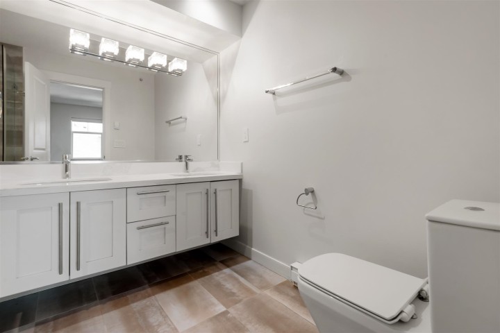 Photo 14 at 765 W 42nd Avenue, Oakridge VW, Vancouver West