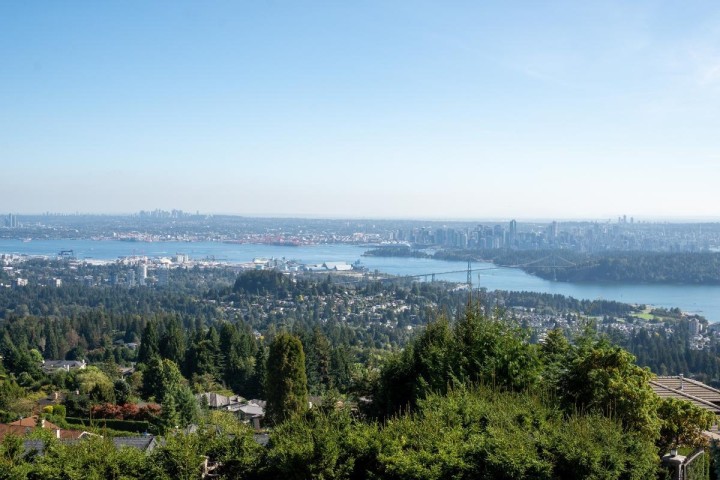 Photo 1 at 1437 Bramwell Road, Chartwell, West Vancouver