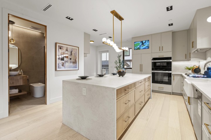 Photo 2 at 5528 Balaclava Street, Kerrisdale, Vancouver West