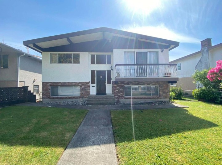 Photo 1 at 2704 Ward Street, Collingwood VE, Vancouver East