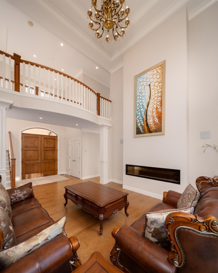 Photo 5 at 920 3rd Street, Cedardale, West Vancouver