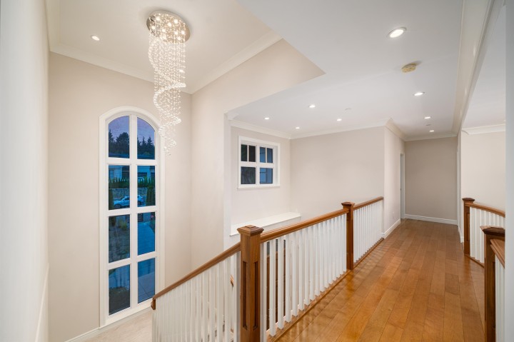 Photo 15 at 920 3rd Street, Cedardale, West Vancouver