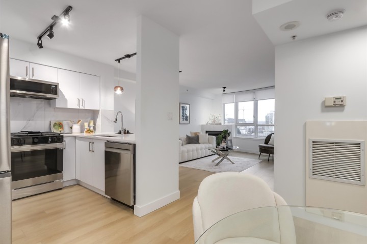 Photo 2 at 1209 - 63 Keefer Place, Downtown VW, Vancouver West