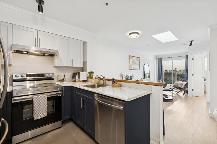 Photo 9 at PH5 - 1503 W 66th Avenue, S.W. Marine, Vancouver West