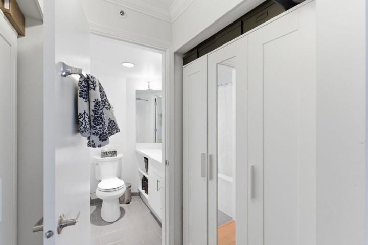 Photo 16 at 203 - 2405 W 2nd Avenue, Kitsilano, Vancouver West