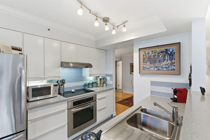 Photo 7 at 203 - 2405 W 2nd Avenue, Kitsilano, Vancouver West