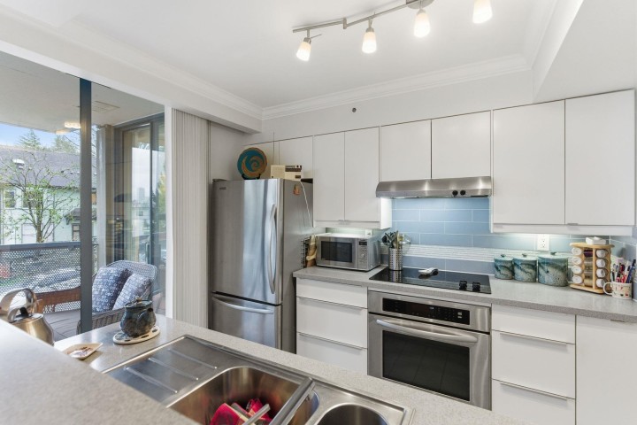 Photo 5 at 203 - 2405 W 2nd Avenue, Kitsilano, Vancouver West