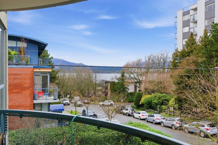 Photo 9 at 203 - 2405 W 2nd Avenue, Kitsilano, Vancouver West