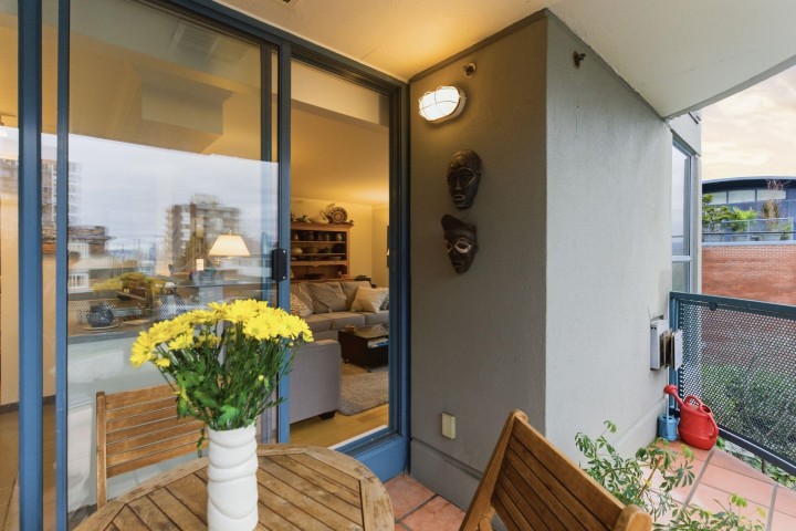 Photo 11 at 203 - 2405 W 2nd Avenue, Kitsilano, Vancouver West