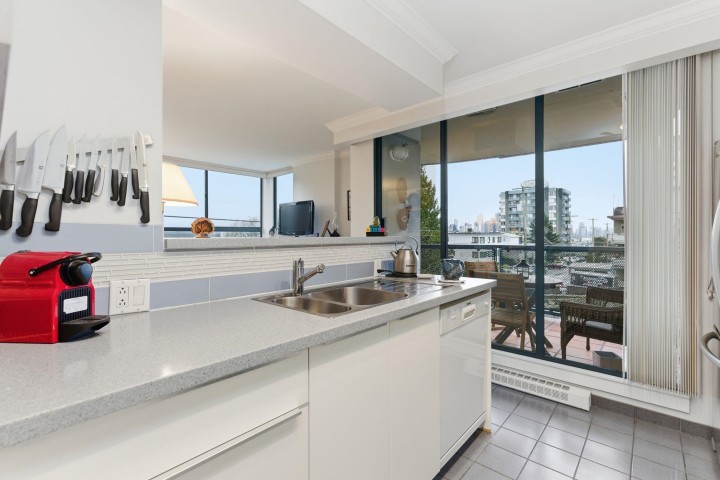 Photo 8 at 203 - 2405 W 2nd Avenue, Kitsilano, Vancouver West