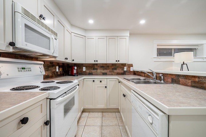 Photo 22 at 1425 Palmerston Avenue, Ambleside, West Vancouver