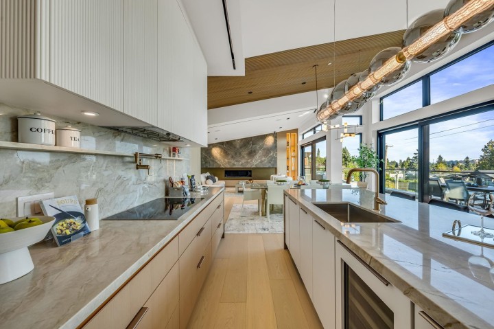 Photo 7 at 2423 Mathers Avenue, Dundarave, West Vancouver