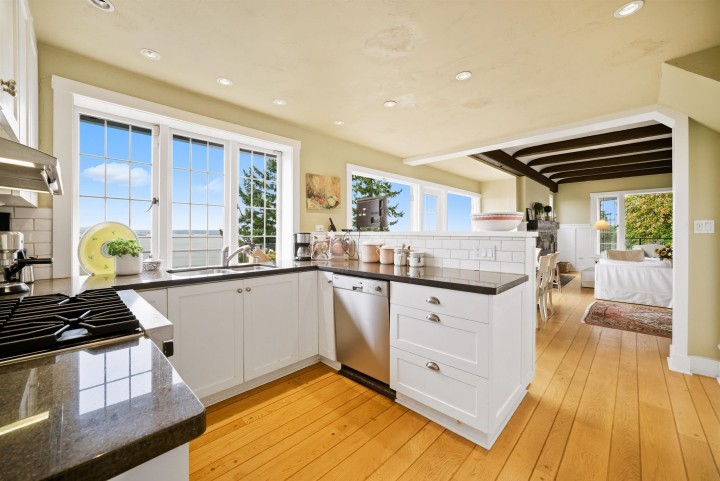 Photo 13 at 3654 Creery Avenue, West Bay, West Vancouver