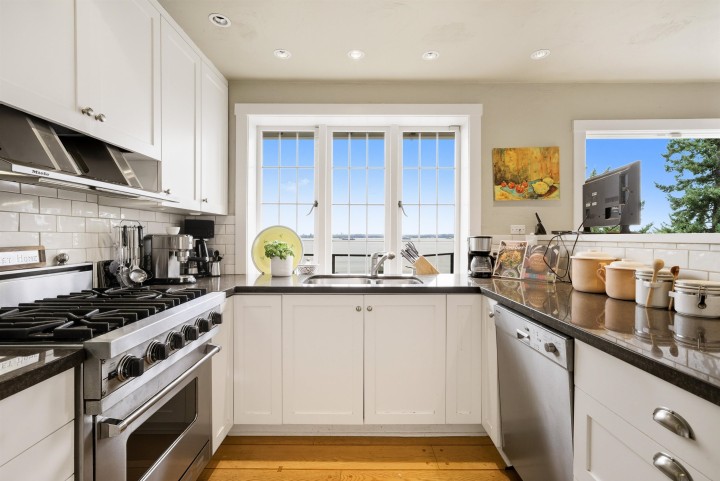 Photo 12 at 3654 Creery Avenue, West Bay, West Vancouver