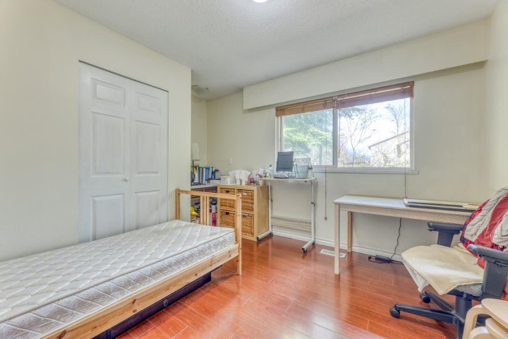 Photo 7 at 3302 E 5th Avenue, Renfrew VE, Vancouver East