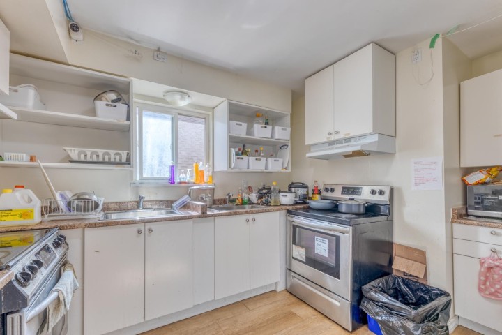 Photo 9 at 3302 E 5th Avenue, Renfrew VE, Vancouver East