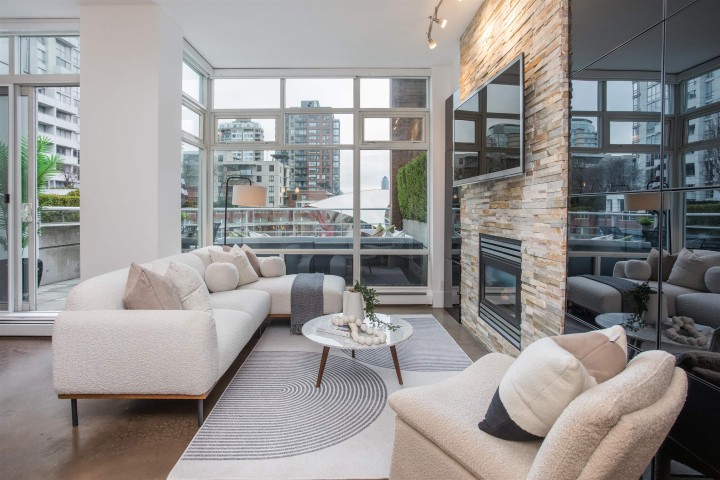 Photo 2 at THA - 1199 Marinaside Crescent, Yaletown, Vancouver West