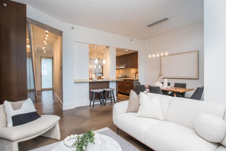 Photo 6 at THA - 1199 Marinaside Crescent, Yaletown, Vancouver West