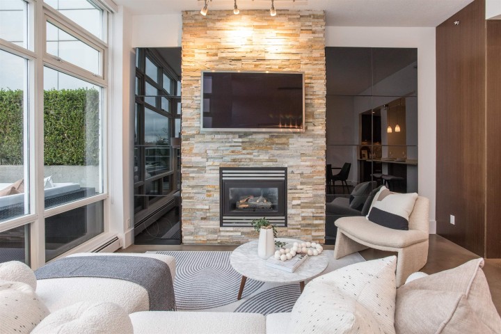 Photo 4 at THA - 1199 Marinaside Crescent, Yaletown, Vancouver West