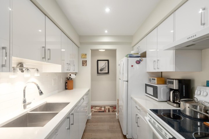 Photo 6 at 218 - 2320 W 40th Avenue, Kerrisdale, Vancouver West