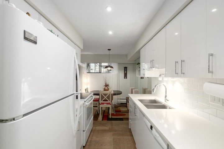 Photo 7 at 218 - 2320 W 40th Avenue, Kerrisdale, Vancouver West