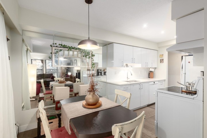 Photo 5 at 218 - 2320 W 40th Avenue, Kerrisdale, Vancouver West