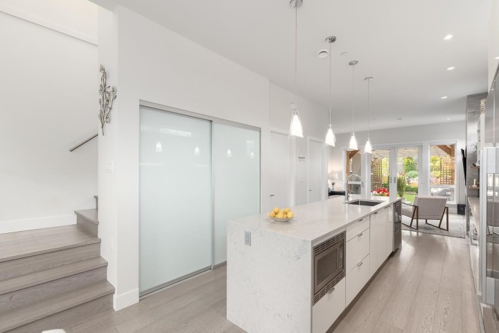 Photo 7 at 220 E 40th Avenue, Main, Vancouver East