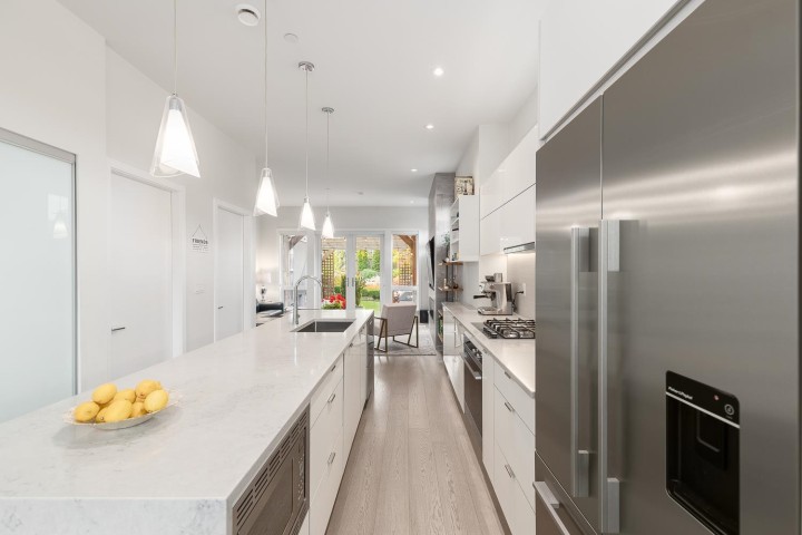 Photo 8 at 220 E 40th Avenue, Main, Vancouver East