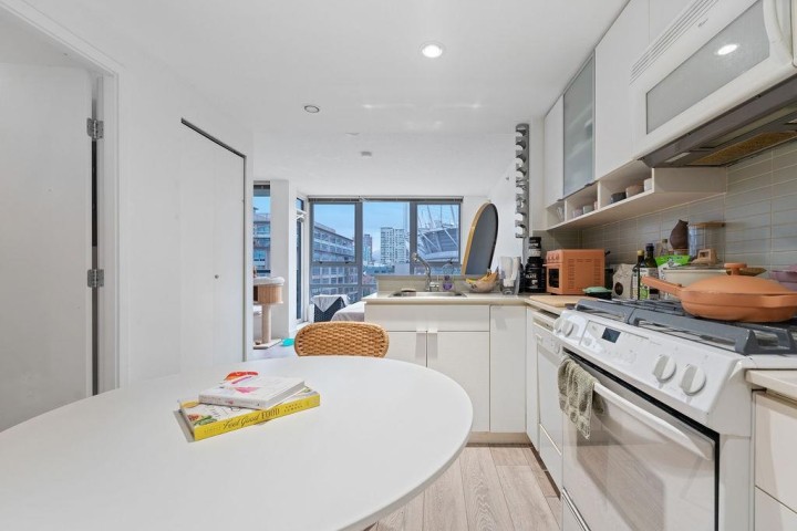 Photo 13 at 1006 - 939 Expo Boulevard, Yaletown, Vancouver West