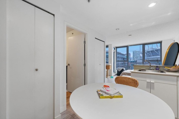 Photo 10 at 1006 - 939 Expo Boulevard, Yaletown, Vancouver West