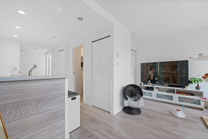 Photo 8 at 1006 - 939 Expo Boulevard, Yaletown, Vancouver West