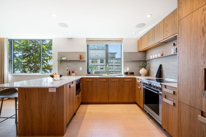 Photo 7 at 502 - 2090 Argyle Avenue, Dundarave, West Vancouver