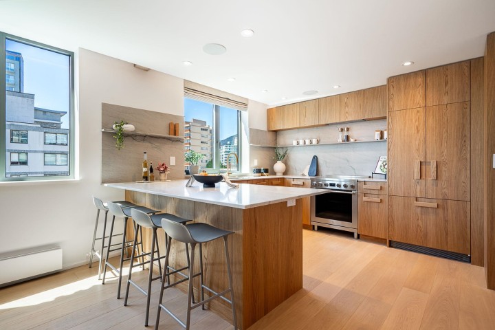 Photo 9 at 502 - 2090 Argyle Avenue, Dundarave, West Vancouver