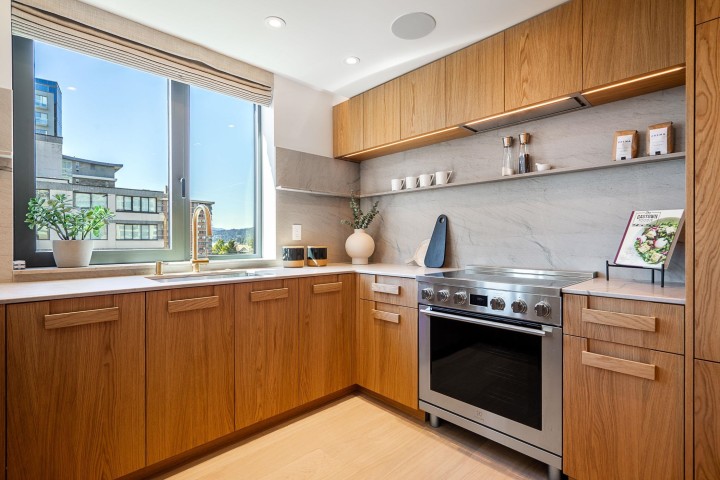 Photo 8 at 502 - 2090 Argyle Avenue, Dundarave, West Vancouver